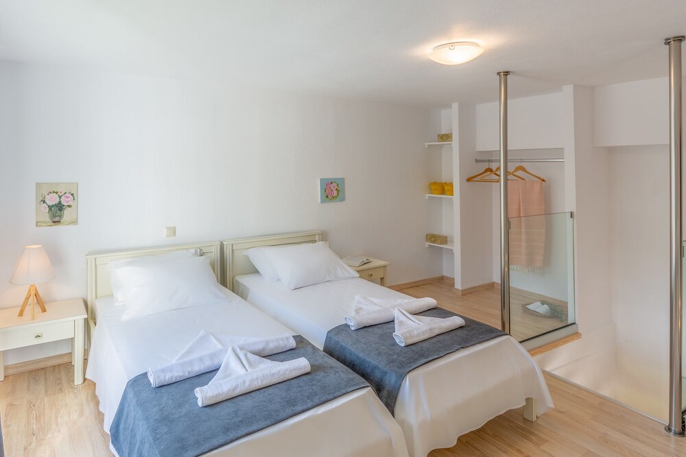 Happiness Apartments 23/75