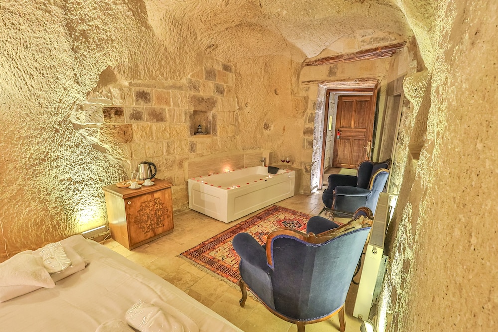 Bedrock Cave Hotel 15/50