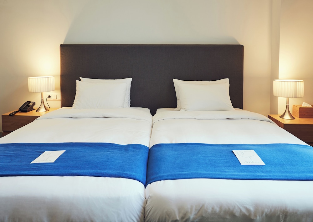 West, 2 Double Beds