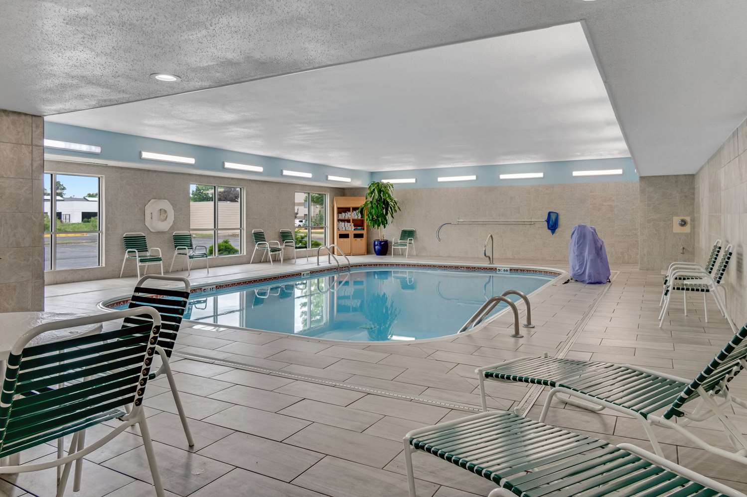 Country Inn & Suites By Radisson Grand Rapids Airport Mi 20/40