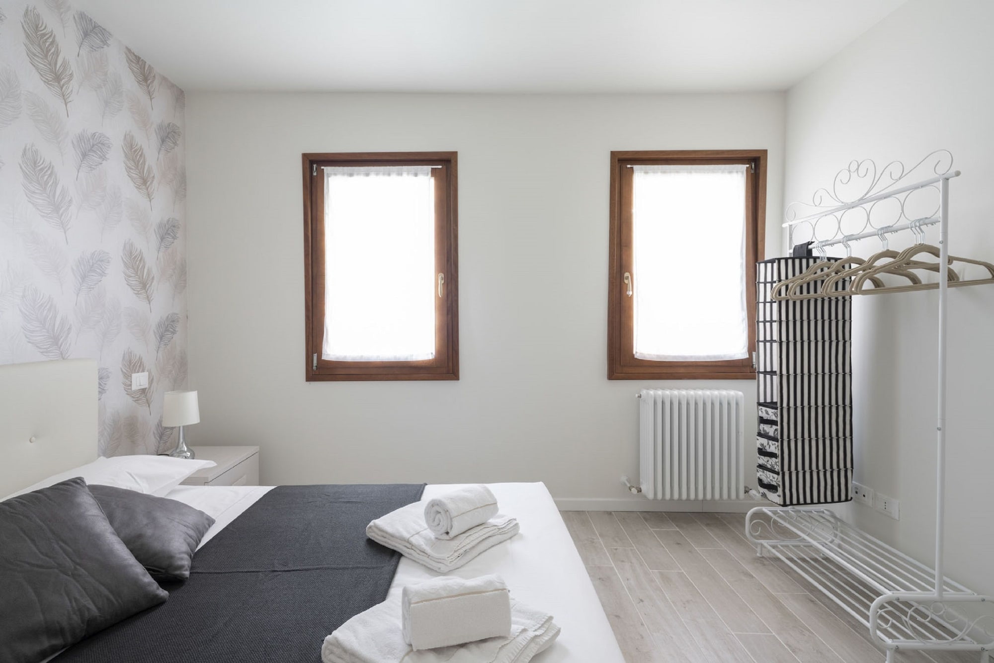 2 Bedrooms, Design, Apartment, Single Bed, Queen Bed, Canal View, Sofa
