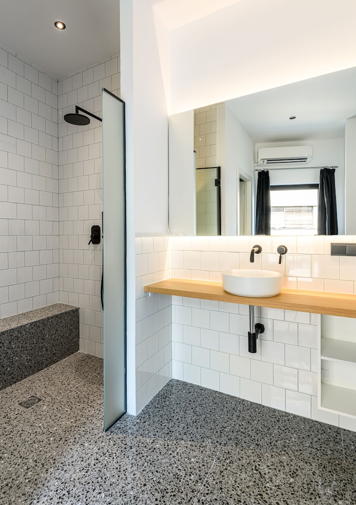 Mosaikon Hostel 42/46