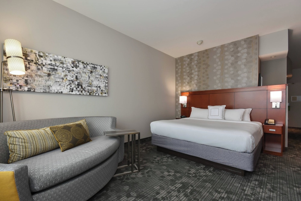 غرفة بسرير كينج لذوي الإعاقة، Courtyard Marriott Charlotte Concord 2/5