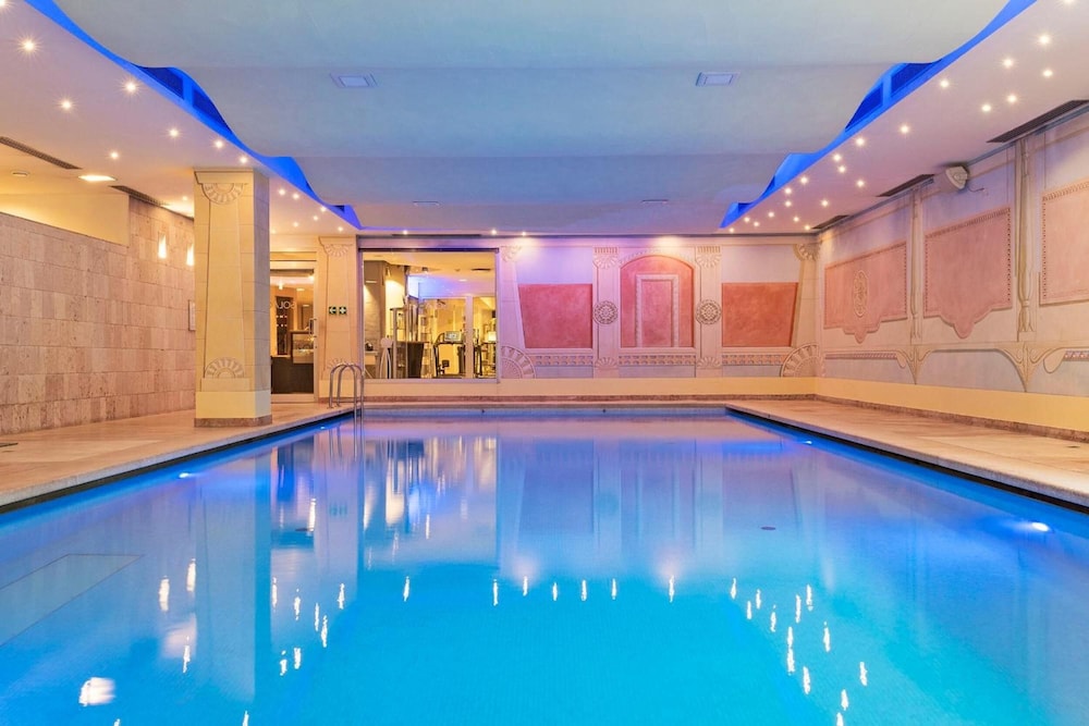 swimming pool spa