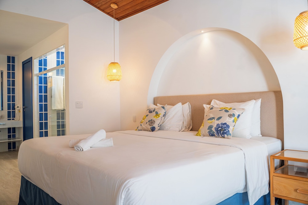 ROOM, DOUBLE BED