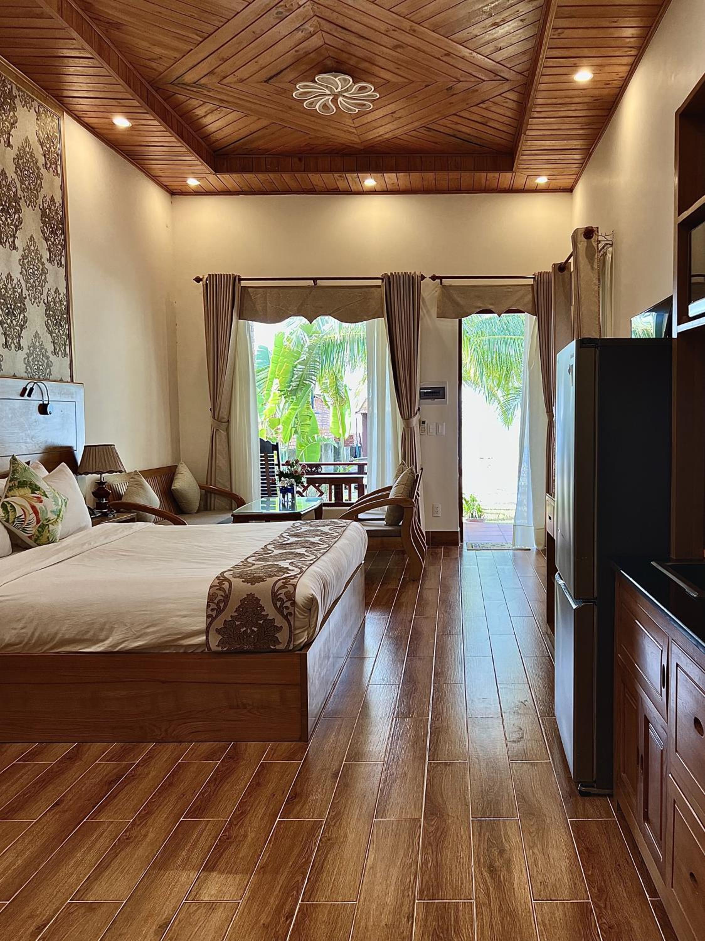 Junior Suite, Deluxe, King Bed, Beach View