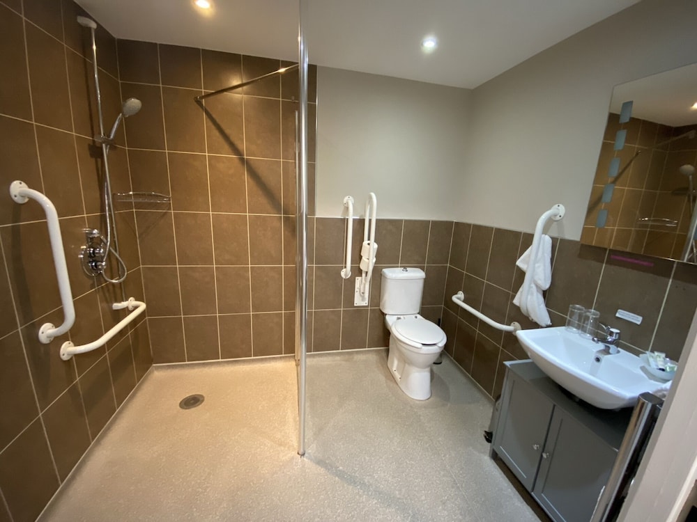 The Three Horseshoes Hotel 50/50