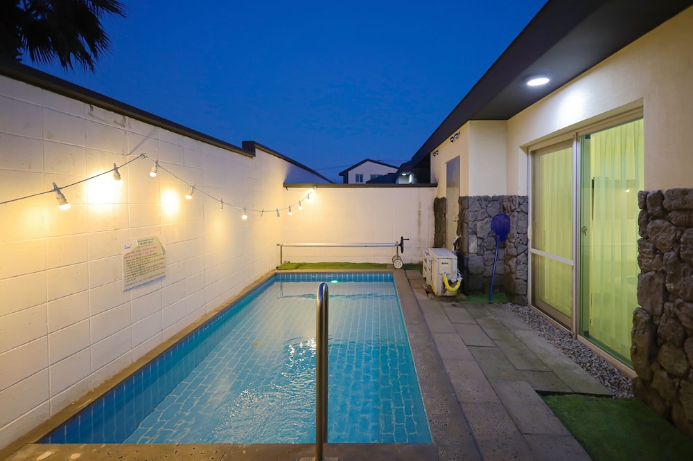 Pool & Villa Sorang 36/70