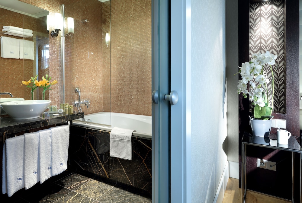 Room, Triple, 1 Queen and 1 Single Bed, EUROSTARS THALIA 7/7