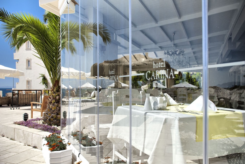 Carina Hotel 10/72