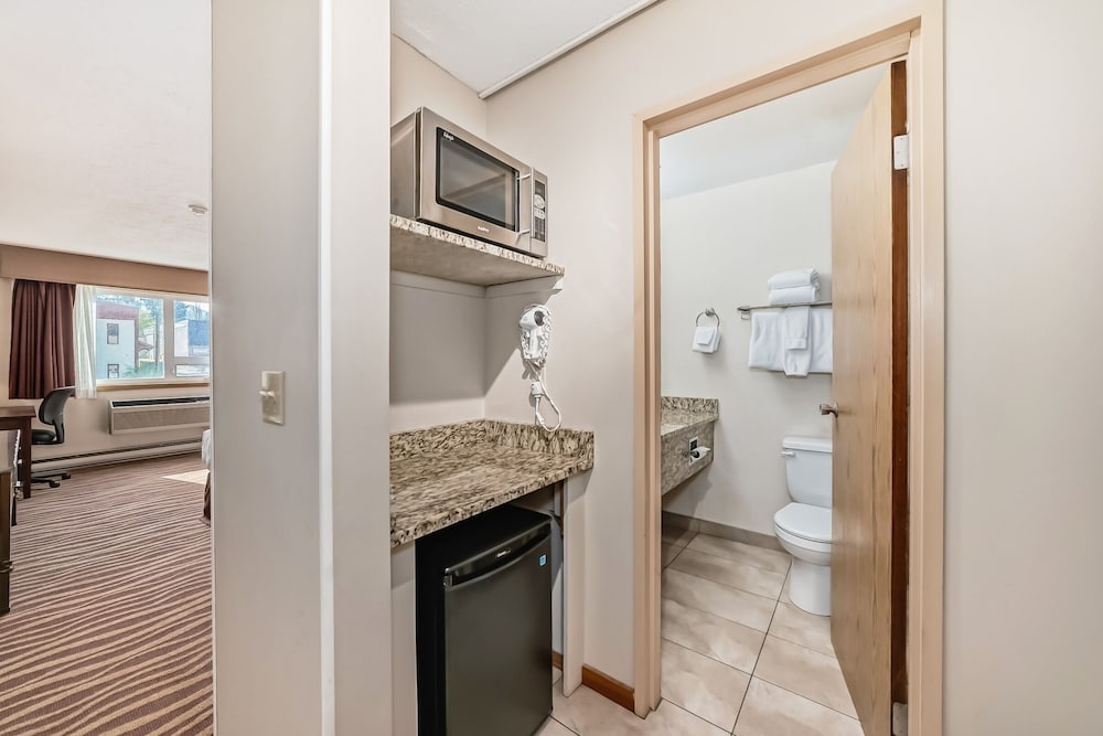 BEST WESTERN INVERMERE INN 26/27