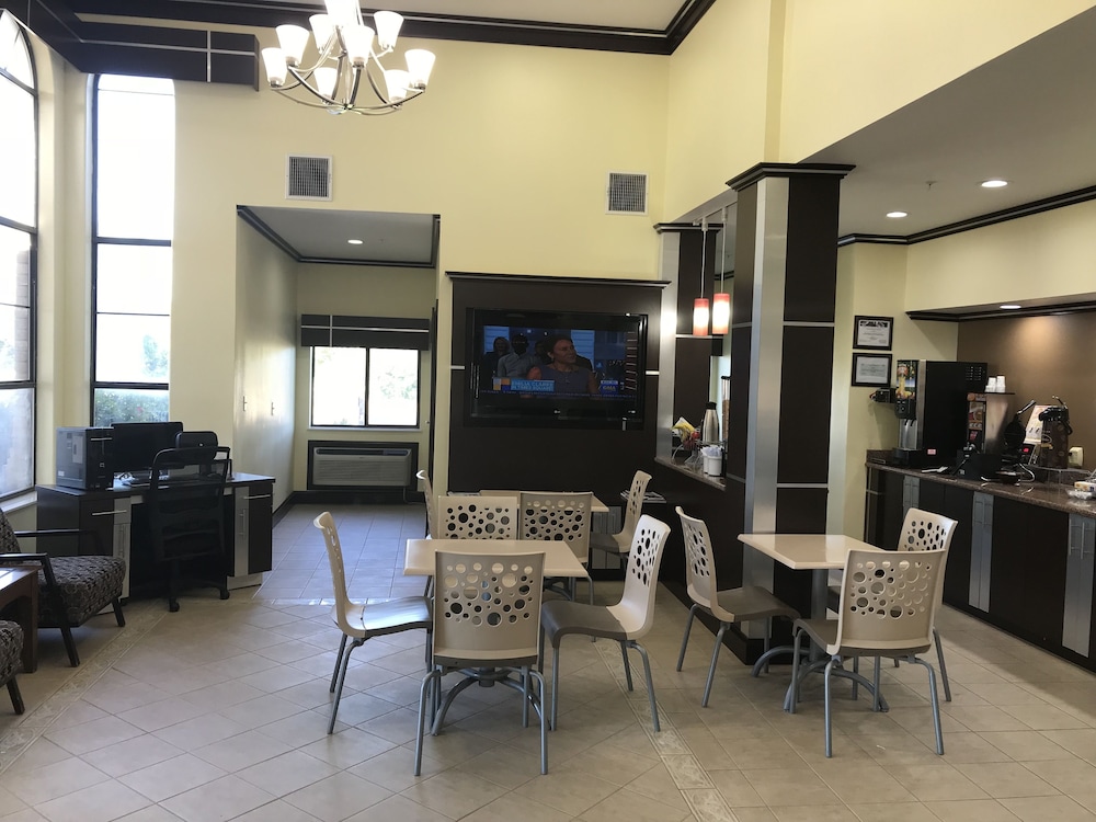 Super 8 by Wyndham Fairfield, TX 20/36