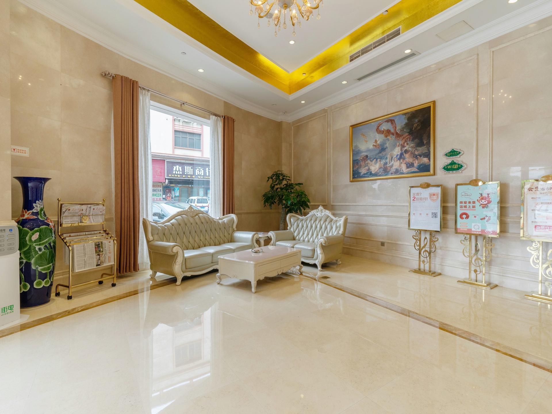 Vienna Hotel (Dongguan Dalang Bus Station) 30/42
