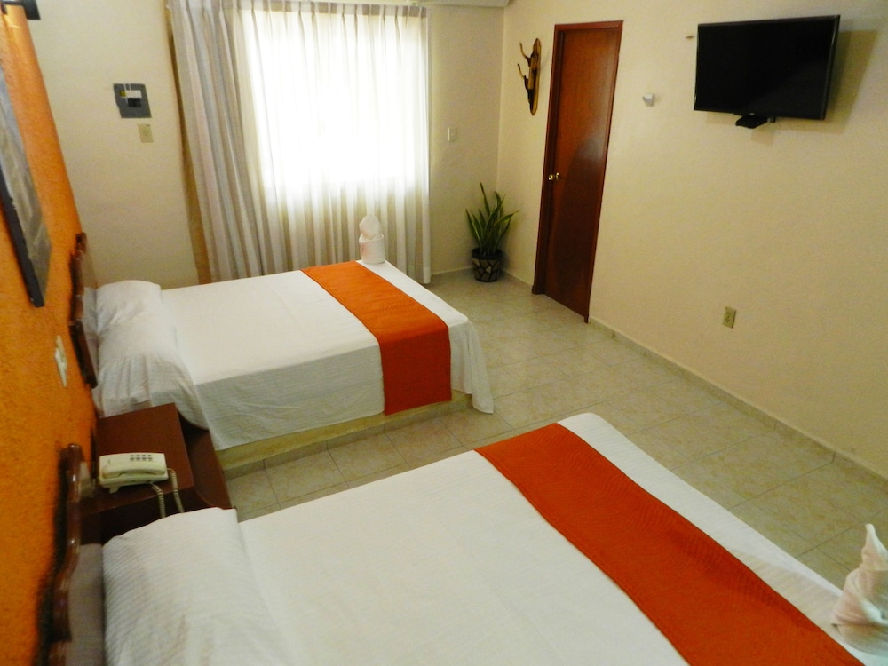 Uxulkah Hotel 22/60