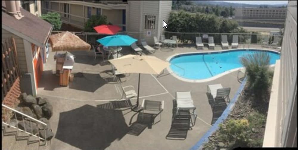 Sunnyside Inn & Suites 3/52