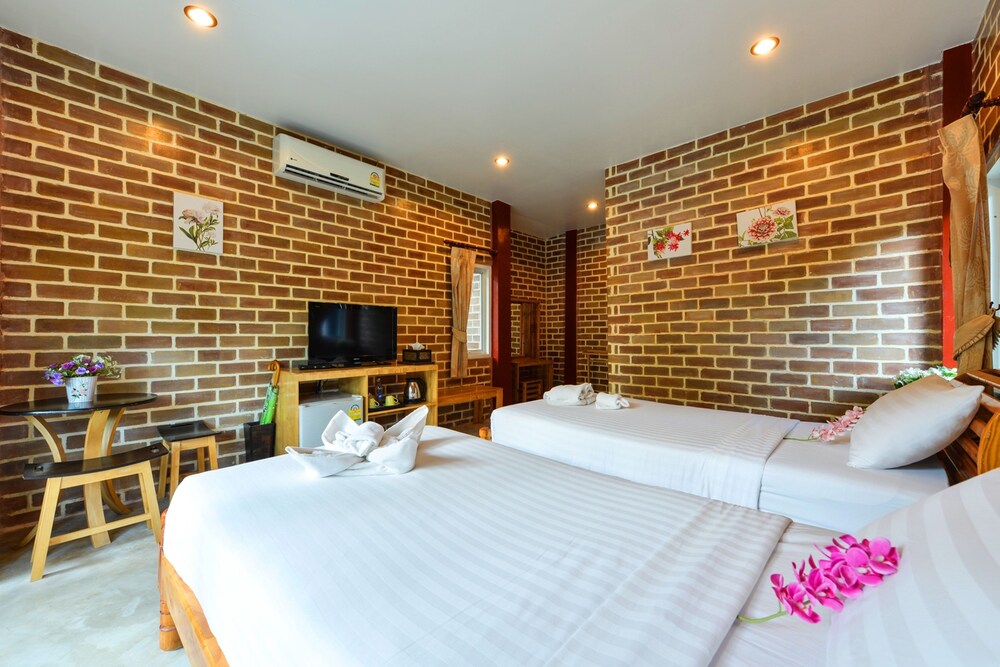 Theerama Cottage Resort 11/84