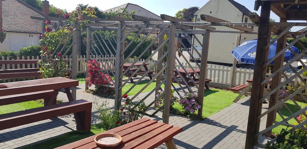 The Lawns Hotel 31/39