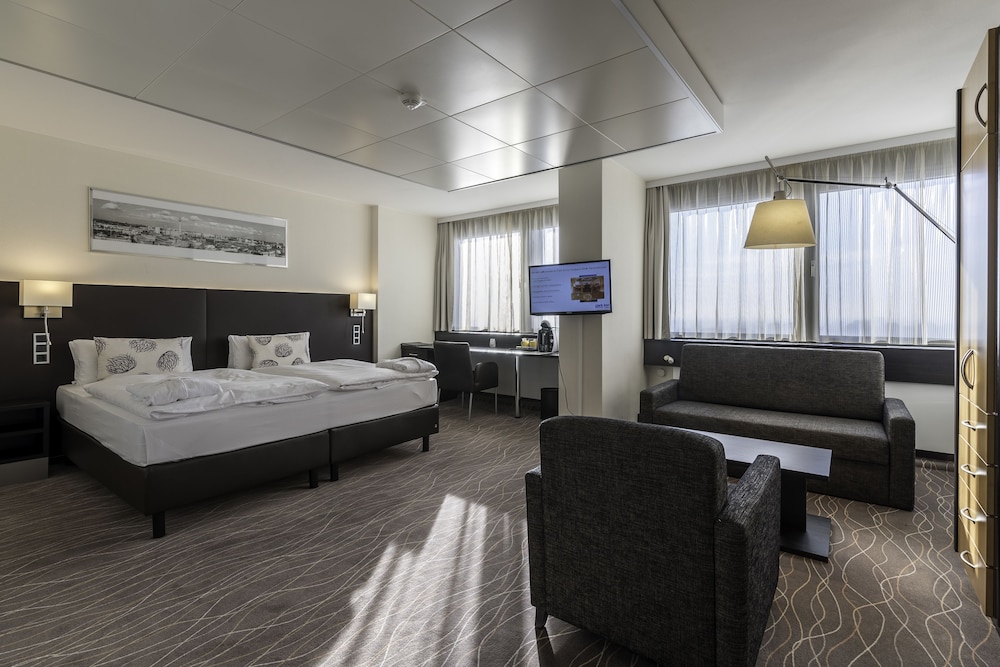 Park Inn by Radisson Berlin Alexanderplatz 10/45
