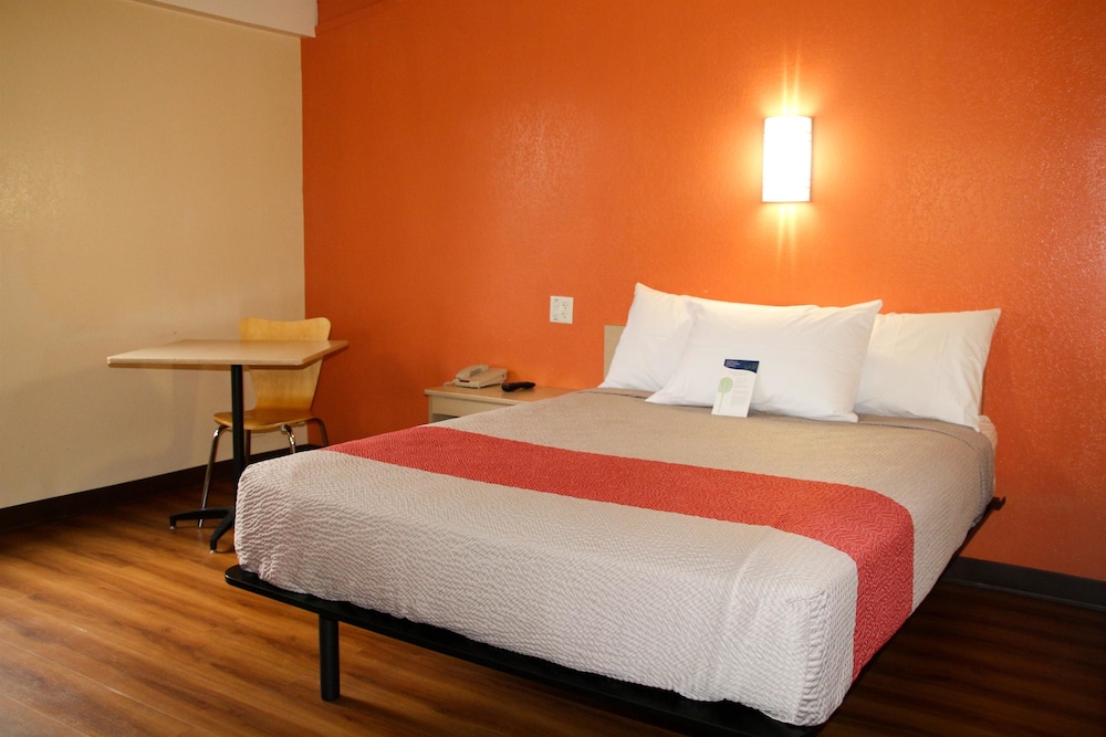 Motel6 Warwick, RI - Providence Airport - I-95 18/38