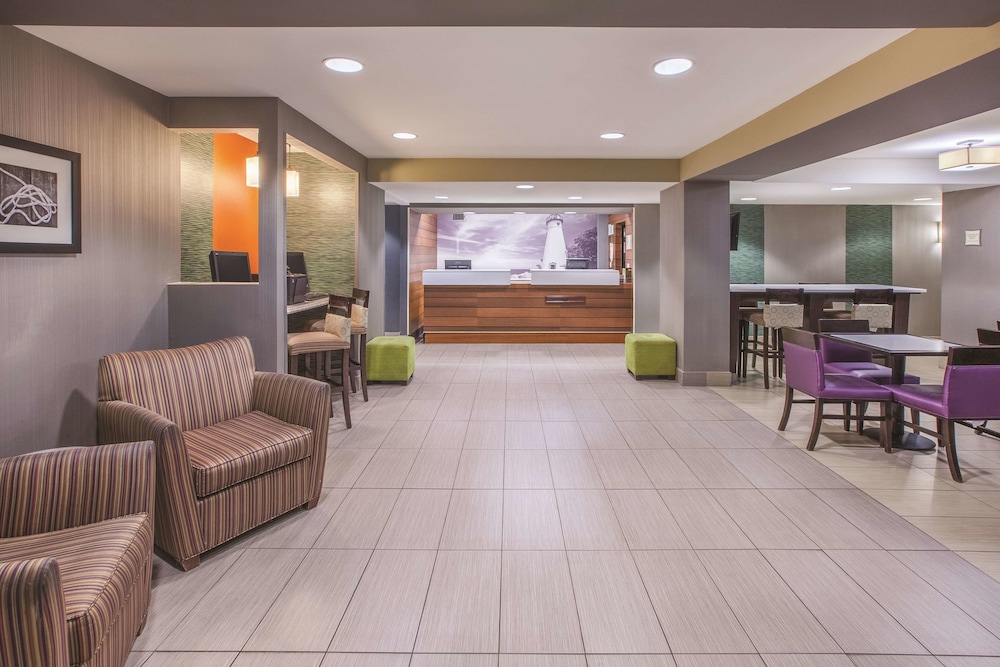 La Quinta Inn & Suites by Wyndham Erie 40/51