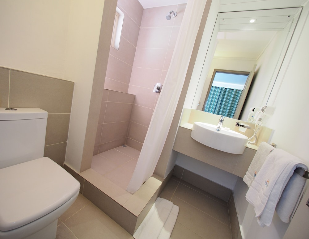 Le Beachclub Serviced Apartments And Villas 74/77