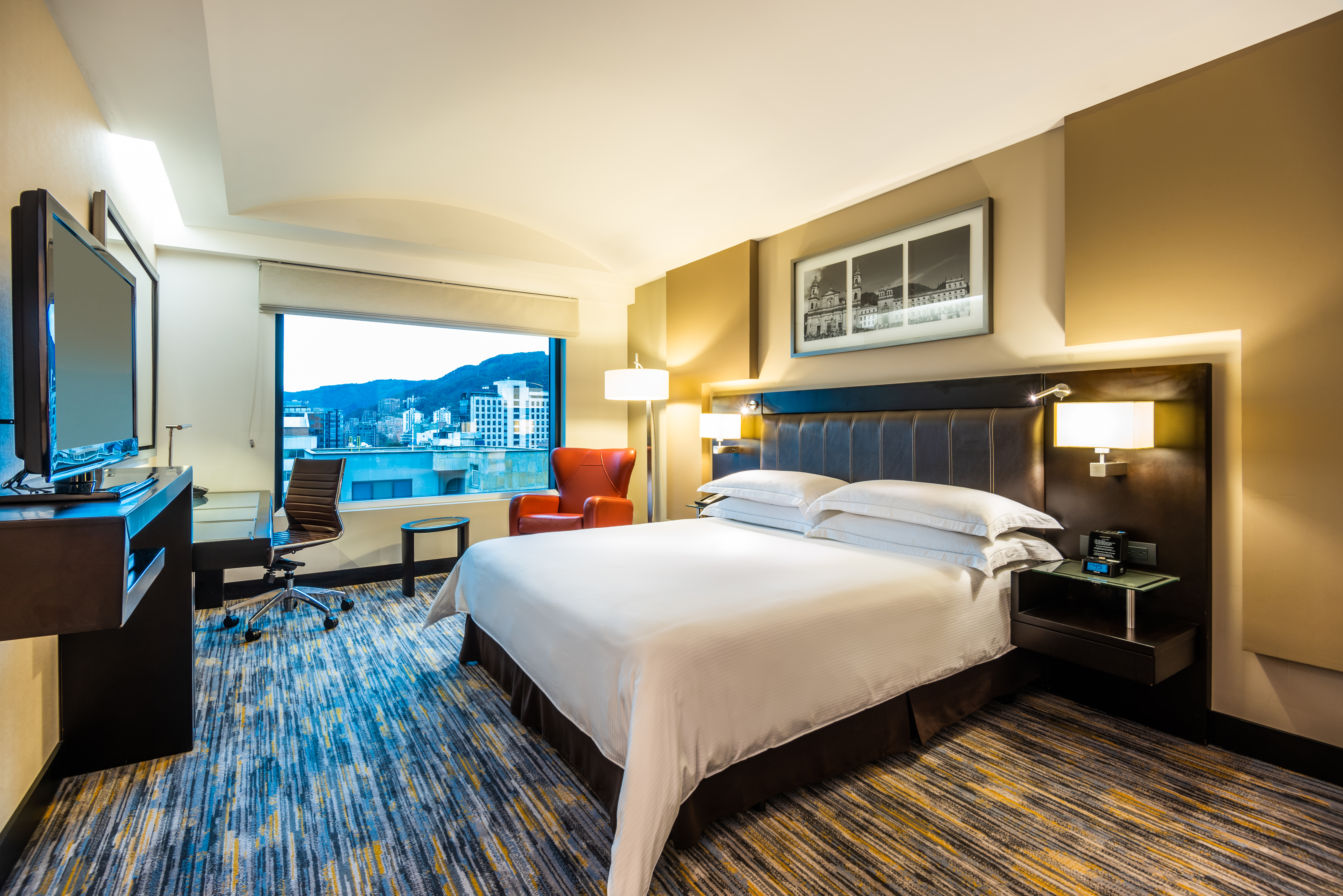 ROOM, KING BED