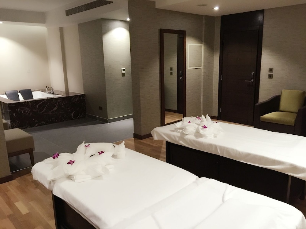 Ramee Rose Hotel 24/54