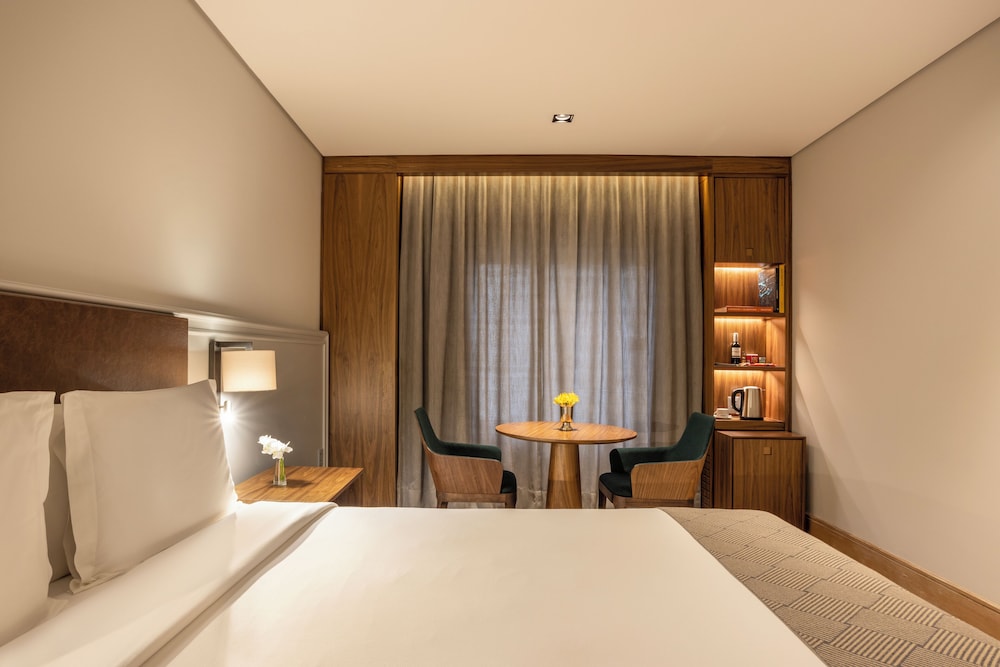 DELUXE, DOUBLE BED