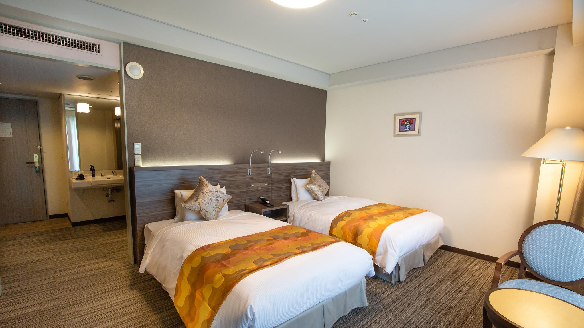 Universal, Standard, Twin Beds