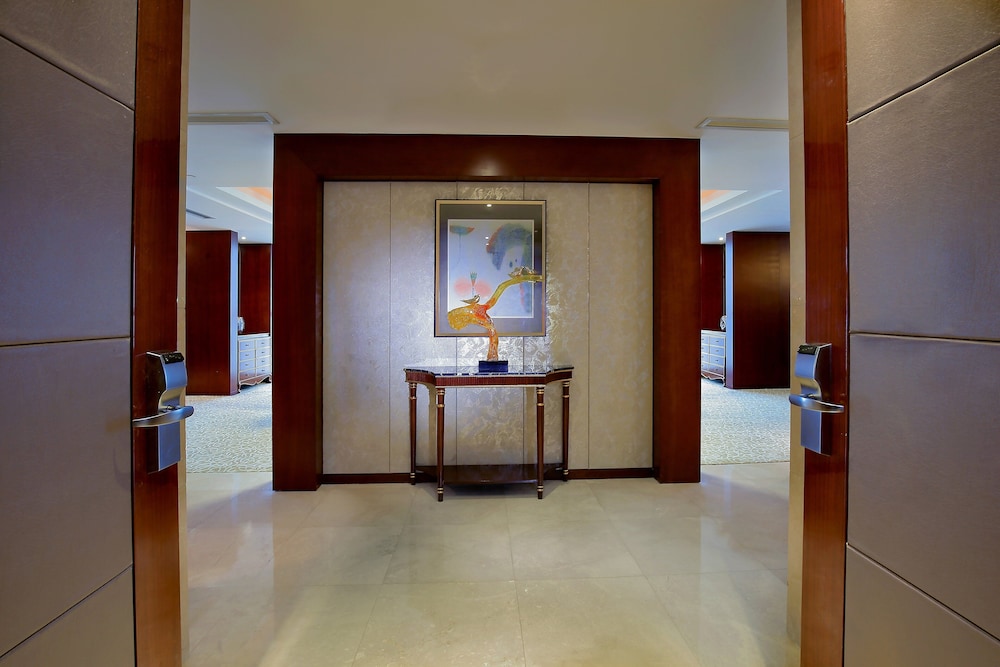 CROWNE PLAZA ZHENJIANG 7/76