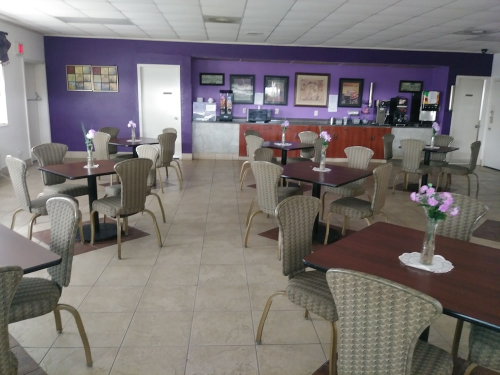 Knights Inn San Antonio near Frost Bank Center 25/35