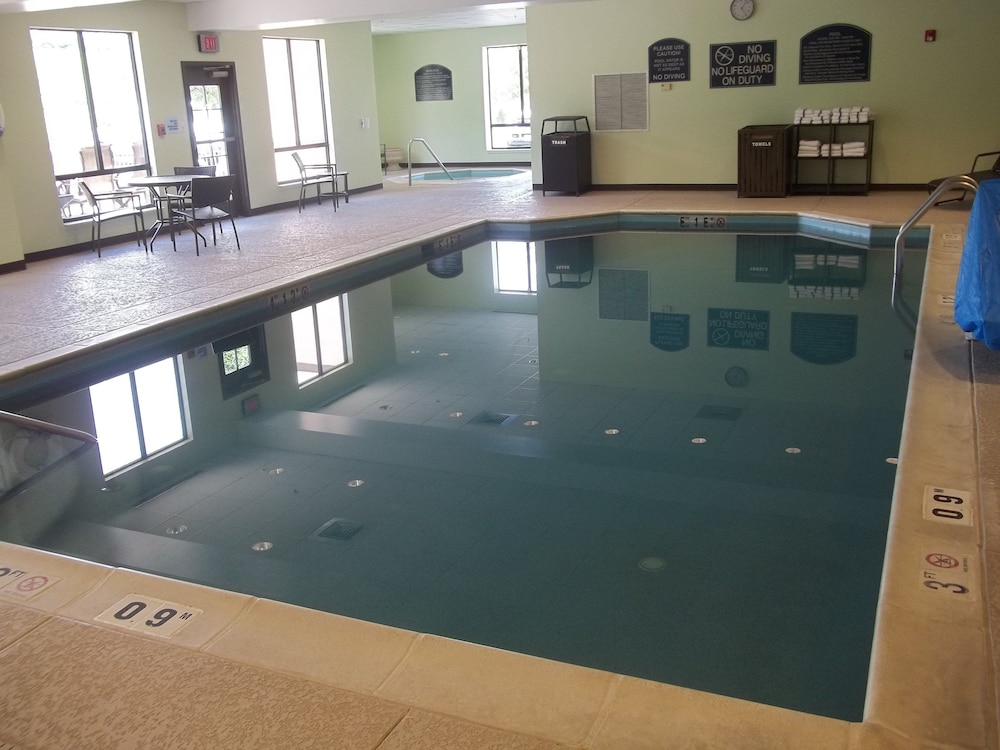 Holiday Inn Express Hotel & Suites Winchester 25/50