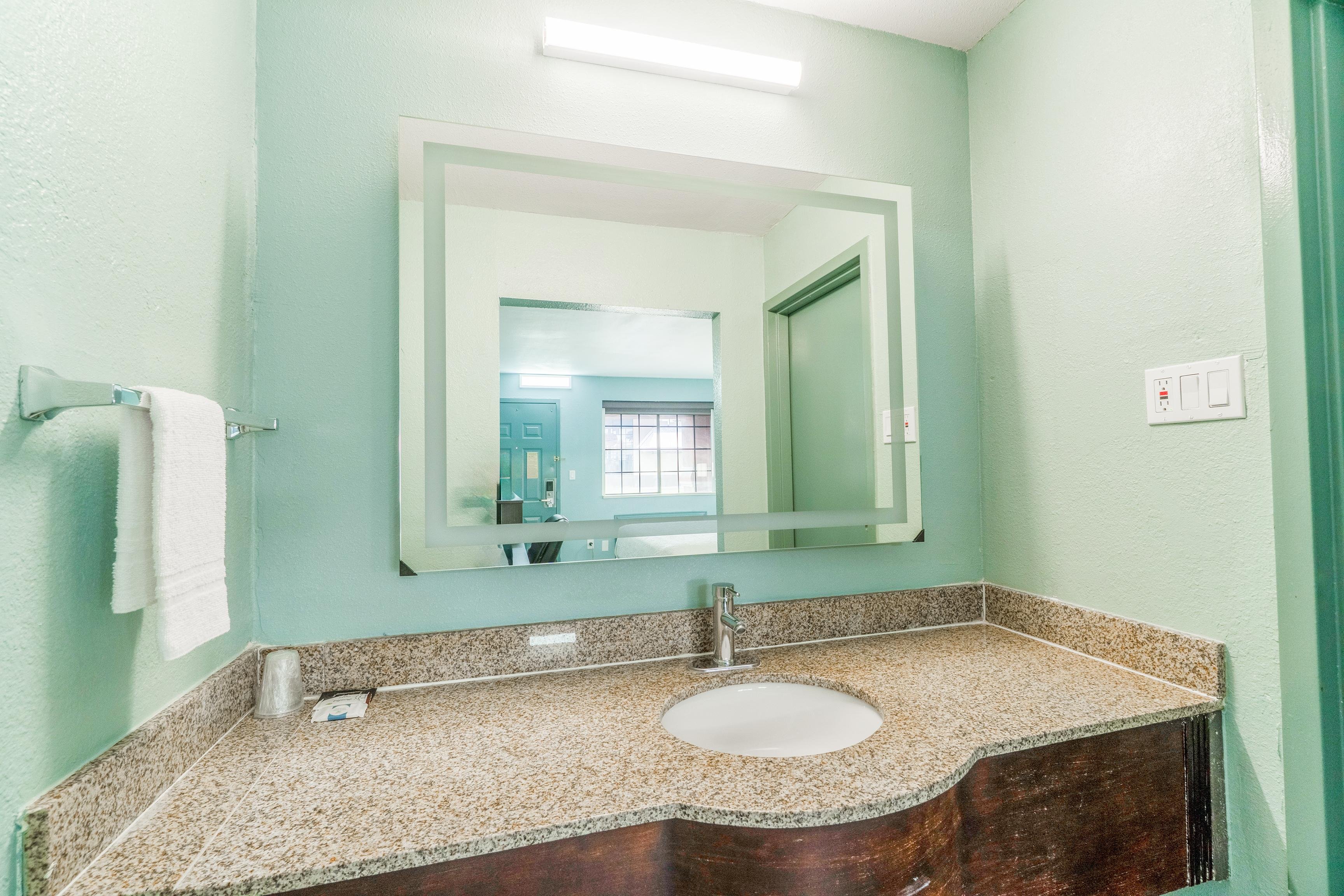 Lone Star Inn & Suites Harlingen TX 57/60