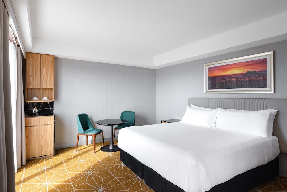 PREMIUM, SUITE, KING BED