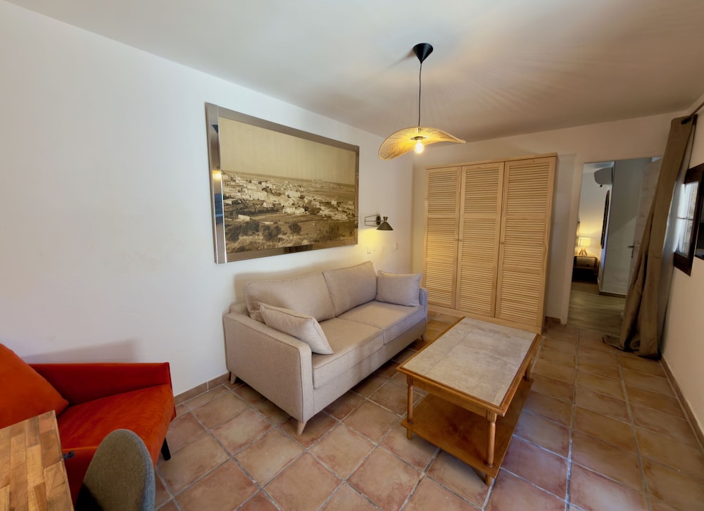 HOTEL CASA ROSSA 48/72