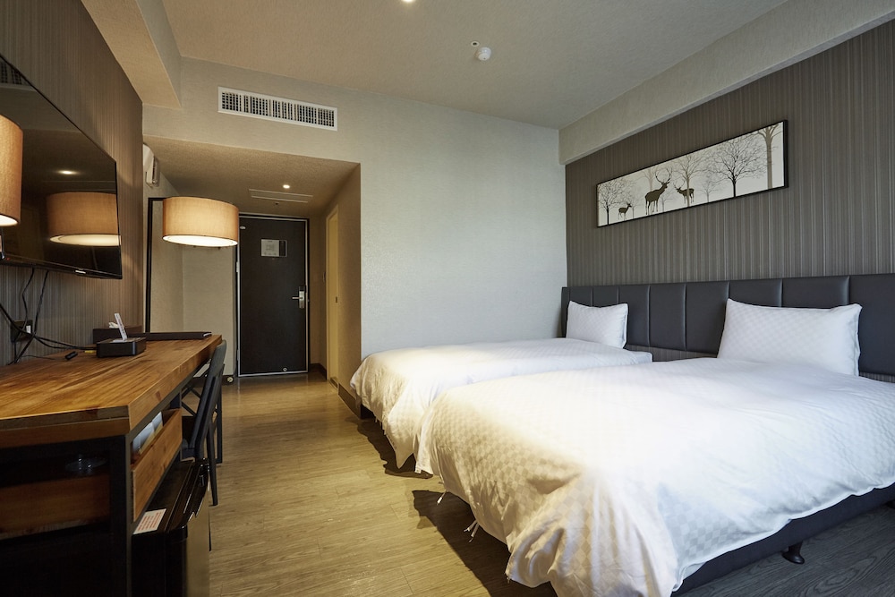 Basic, Double Bed, No Window, Accessible