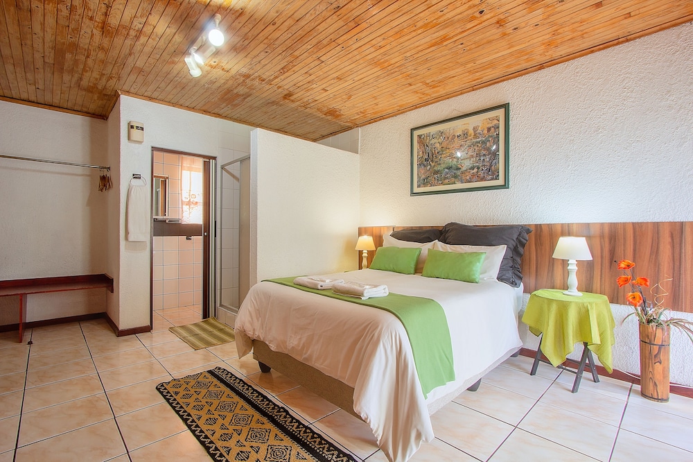 Airport Game Lodge 36/81