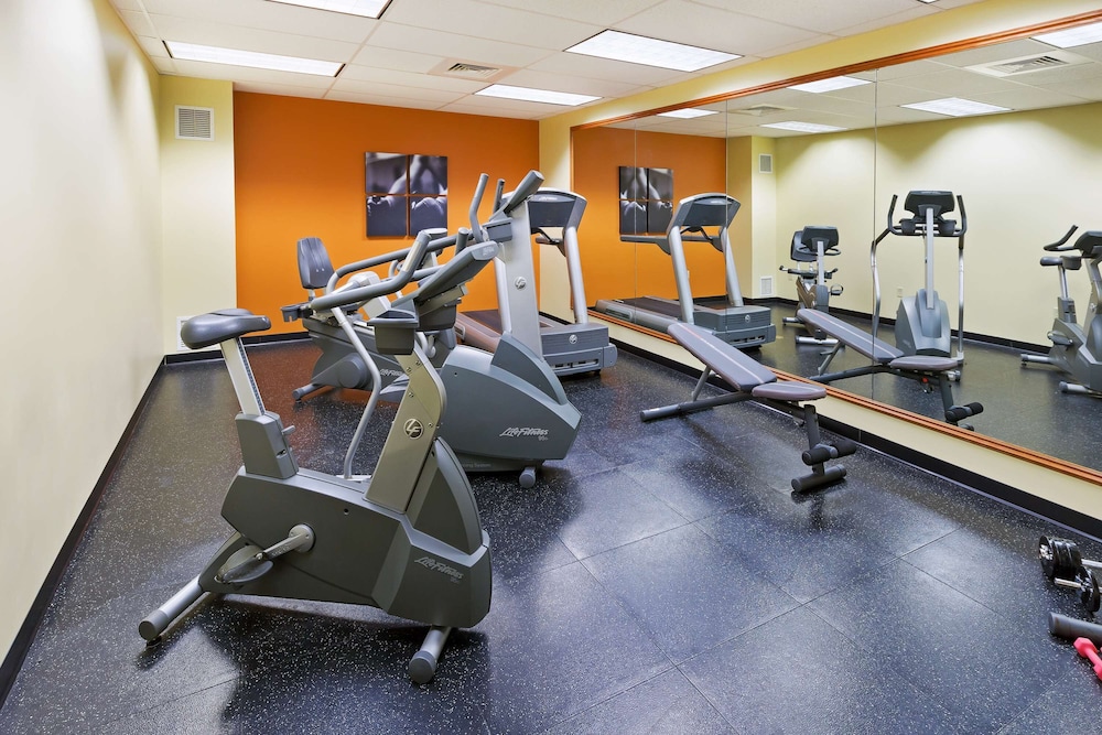 Country Inn Suites By Radisson Lewisburg Pa 18/26