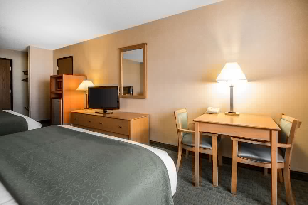 Quality Inn Dubuque On Hwy 20 11/38