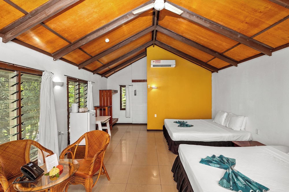 Orator Hotel Samoa 18/65