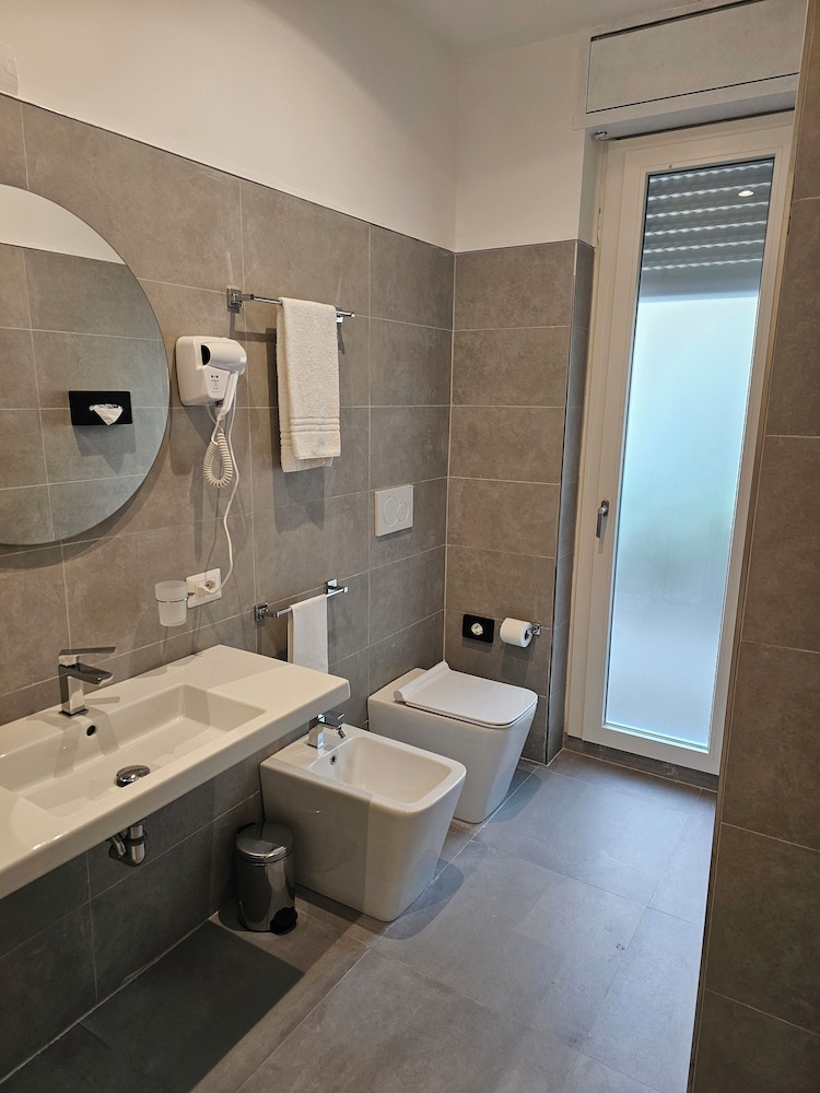 Massimi City Garden Hotel 56/58
