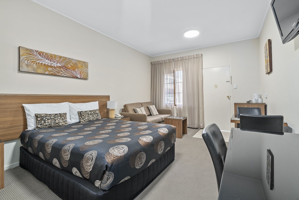 Standard, Queen Bed, Courtyard Area