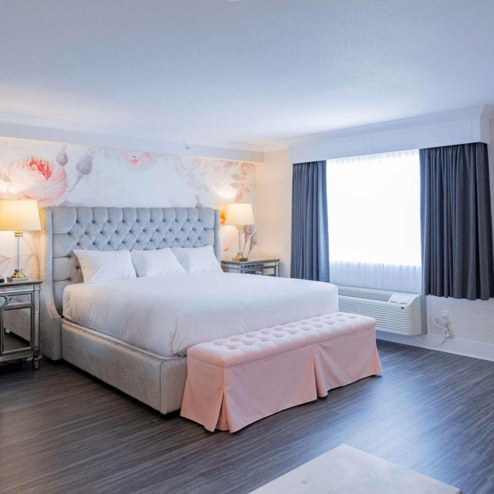 Suite, King Bed, Hot Tub
