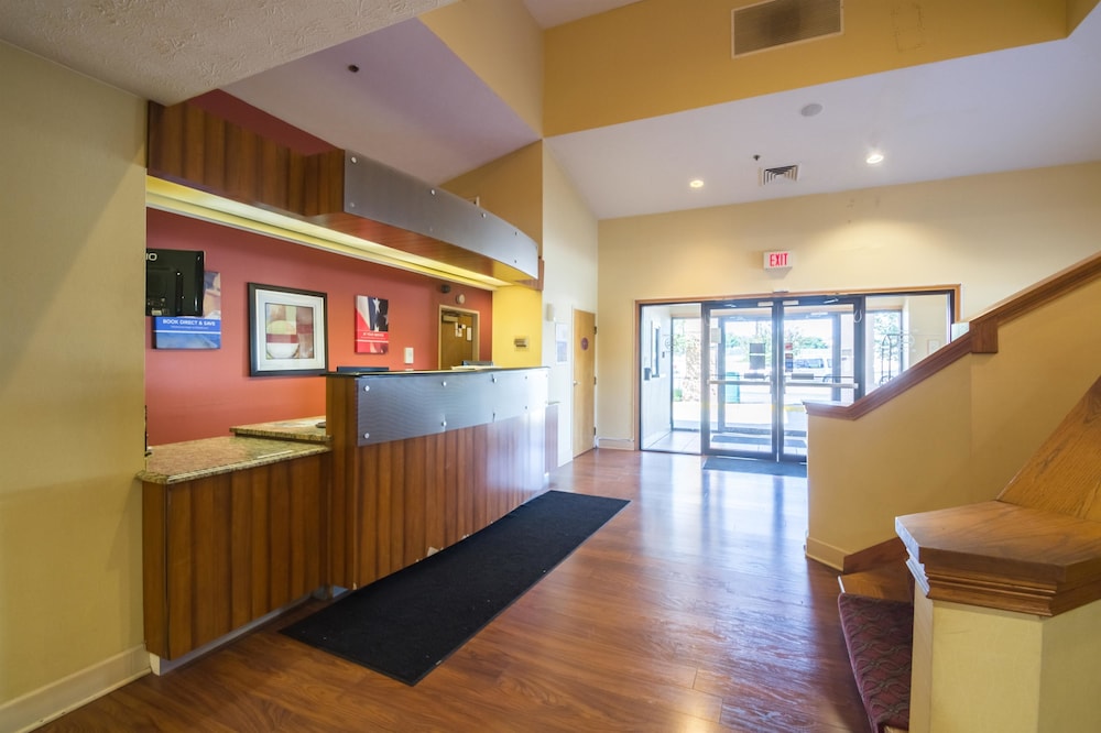 Lobby at Motel6 Indianapolis, IN - Airport, INDIANAPOLIS - IN