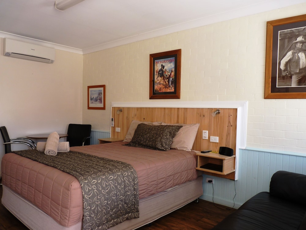 Winchester Motel 25/49