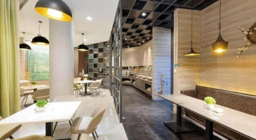 Jinjiang Inn Select (Tianjin Xiaobailou Metro Station) 53/54