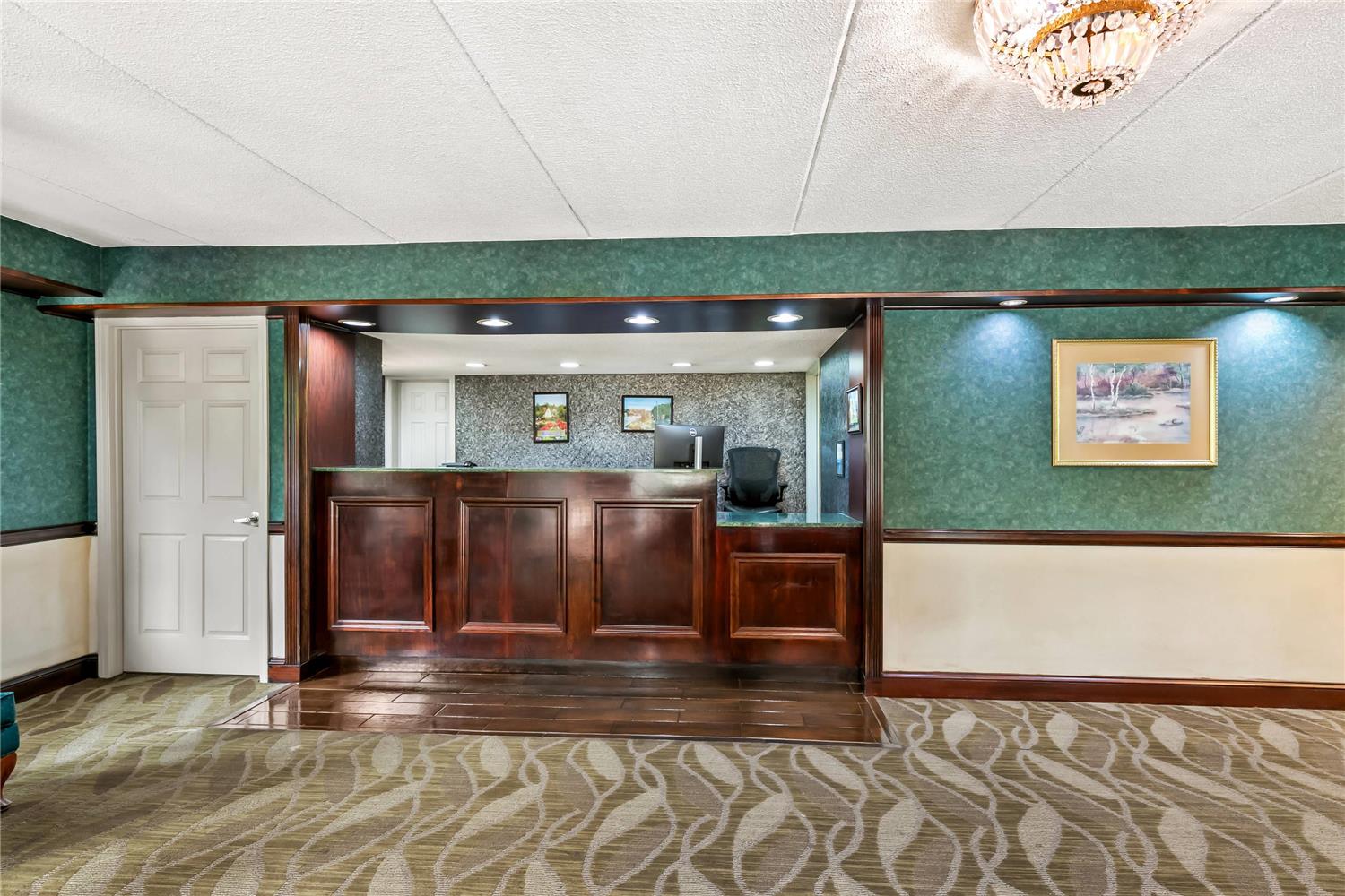 Econo Lodge Helen 1/8