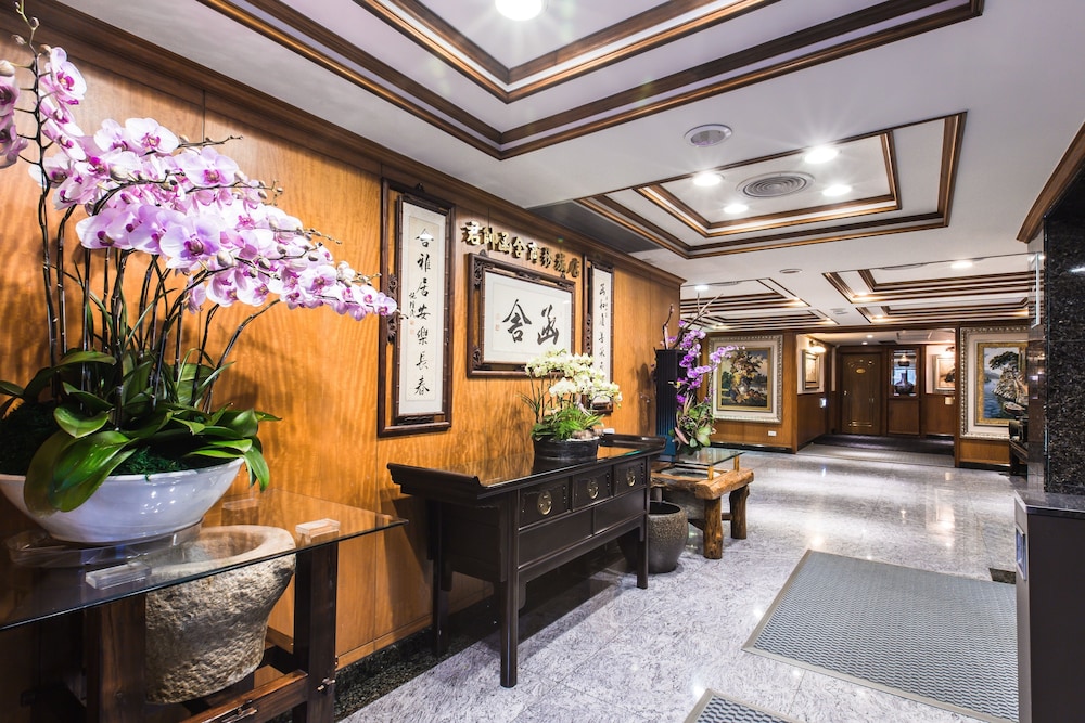 Han She Hotel 5/75