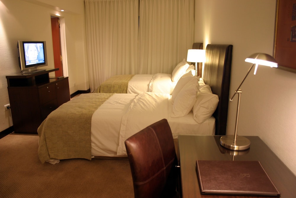 ROS TOWER HOTEL 25/68