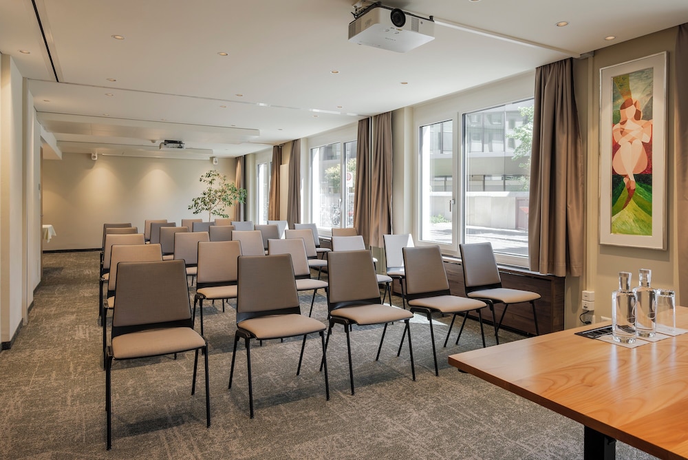 Gaia Hotel 60/75